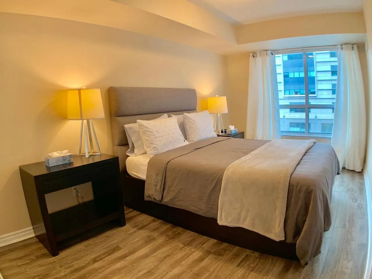 Apartment City Stay Condos - Downtown Toronto, Simcoe Street